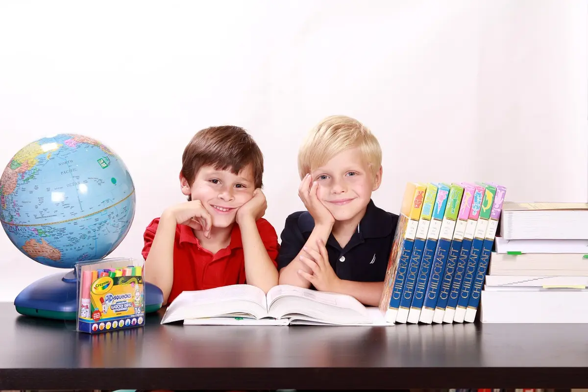 Anak semangat sekolah/Pixabay White77