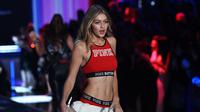 Gigi Hadid di Victoria's Secret Fashion Show 2015 di New York pada 10 November 2015.&nbsp;(AFP PHOTO/JEWEL SAMADJEWEL SAMAD/AFP)