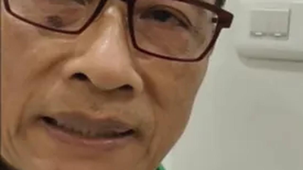 Bukan hanya pakaian saja, mendiang sang istri juga bertanggung jawab atas makanan di rumah.