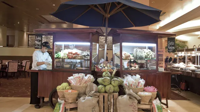 Lezatnya Jamuan Gerobak Hari Kemerdekaan ala The Ritz Carlton Jakarta, Mega Kuningan