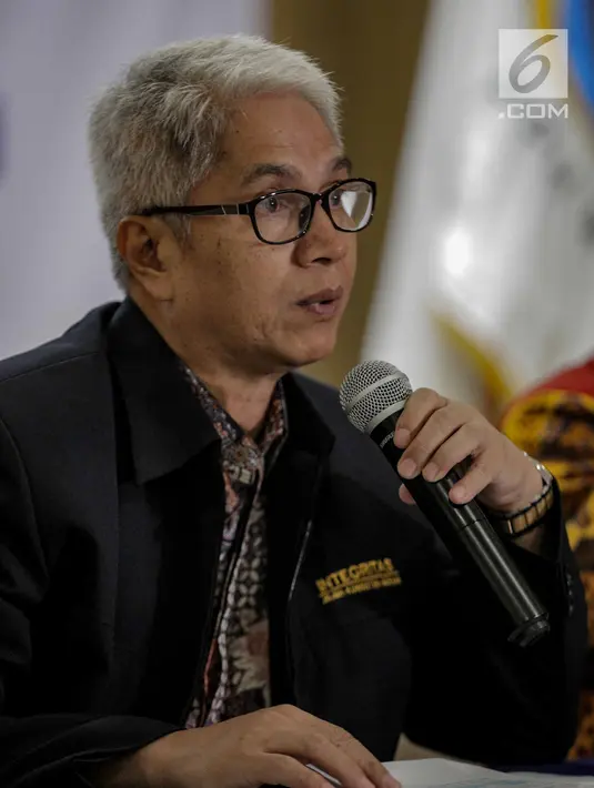 Dirut Gas Bumi BPH Migas Tisnaldi memberi keterangan terkait penetapan harga jual gas bumi melalui pipa jaringan gas di Kantor BPH Migas, Jakarta, Selasa (5/3). Keputusan ini ditetapkan setelah melalui Sidang Komite BPH Migas. (Liputan6.com/FaizalFanani)