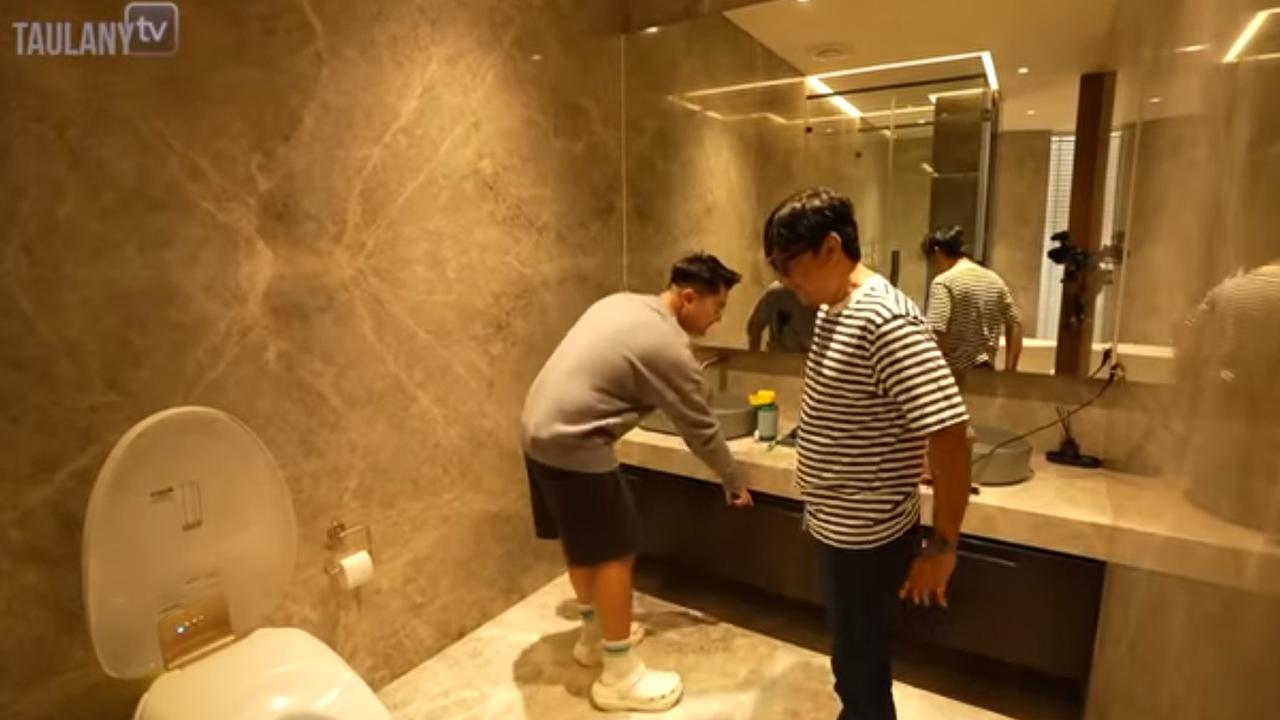 6 Potret Kamar Super Cozy Boy William, Vibes ala Hotel Berbintang dengan Pemandangan Kolam Renang