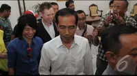 Personel Slank Abdee Negara (kiri) saat menemui Presiden terpilih Jokowi di Balaikota Jakarta (Liputan6.com/Herman Zakharia)