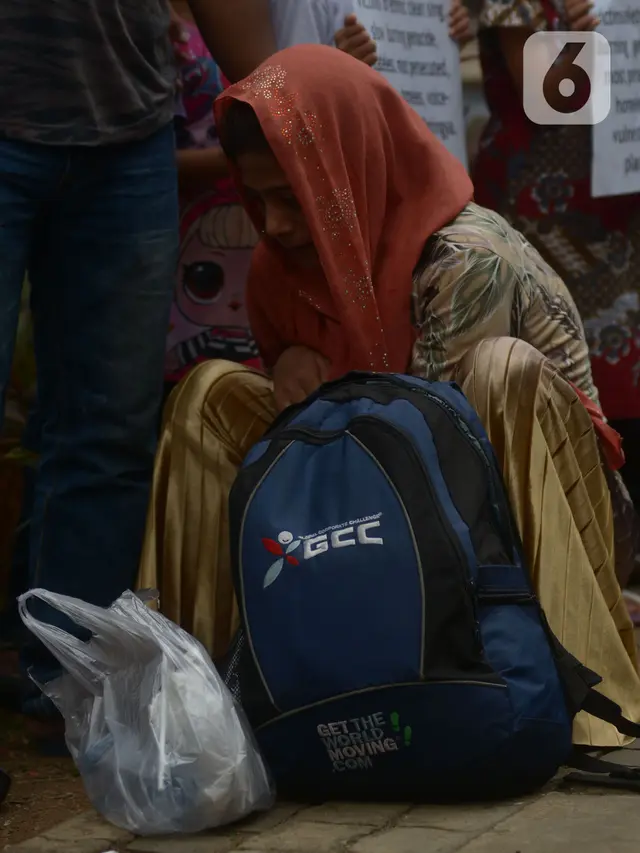 Unjuk Rasa Pengungsi Rohingya di Depan Gedung UNHCR