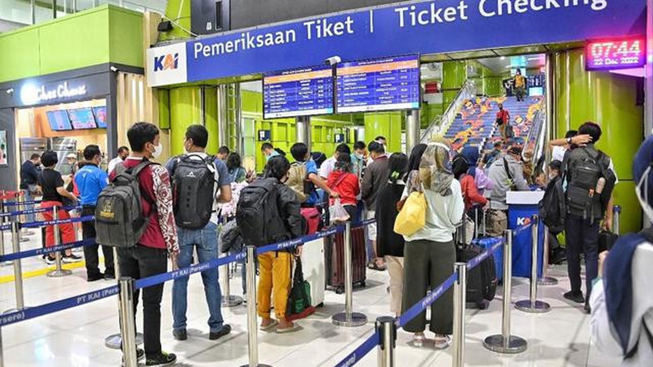 Menko Airlangga Usul WFA Akhir Desember untuk Kelancaran Arus Nataru
