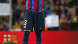Reaksi Gerard Pique dari Barcelona pada akhir pertandingan melawan Almeria di stadion Camp Nou di Barcelona, Spanyol, Minggu (6/11/2022).  Gerard Pique sudah mengumumkan rencana pensiun ini sejak dua hari sebelumnya. Pique pun kini resmi pergi dari Barcelona yang sudah menjadi klubnya sejak masih di akademi. (AP Photo/Joan Monfort)