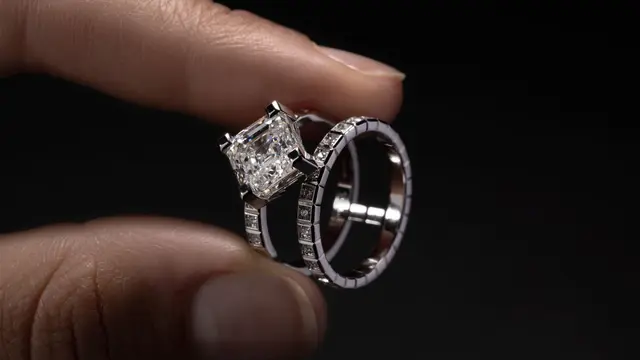 Lebih dari Perhiasan, Chopard Ice Cube yang Terinspirasi dari Bentuk Es Batu Jadi Manifesto Gaya dan Empowerment