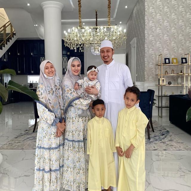 6 Potret Kebersamaan Kartika Putri dan Keluarga Kecilnya, Harmonis