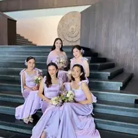 Ada juga Michelle Joan yang tampil dengan dress senada dengan Gesya saat menjadi bridesmaid.  [Instagram/michellejoan]