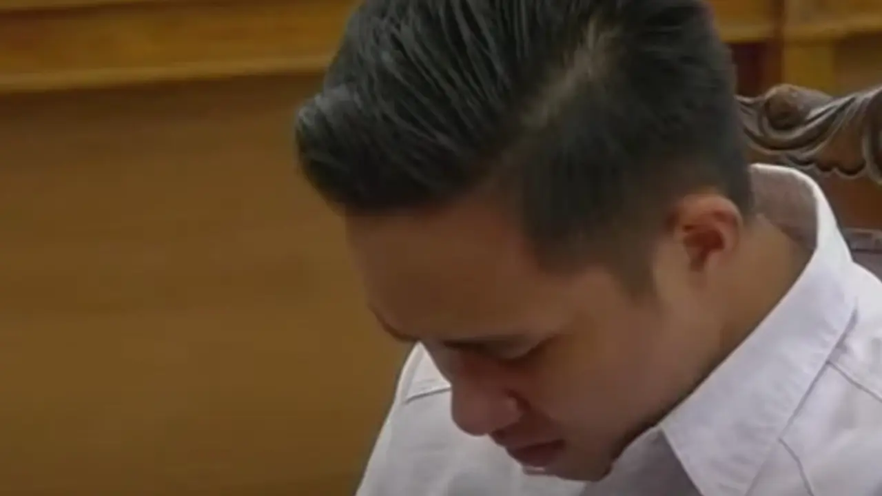 Richard Eliezer hanya bisa tertunduk usai mendengar tuntutan 12 tahun penjara dari Jaksa Penuntut Umum atas kasus pembunuhan berencana terhadap Nofriansyah Yosua Hutabarat alias Brigadir J.