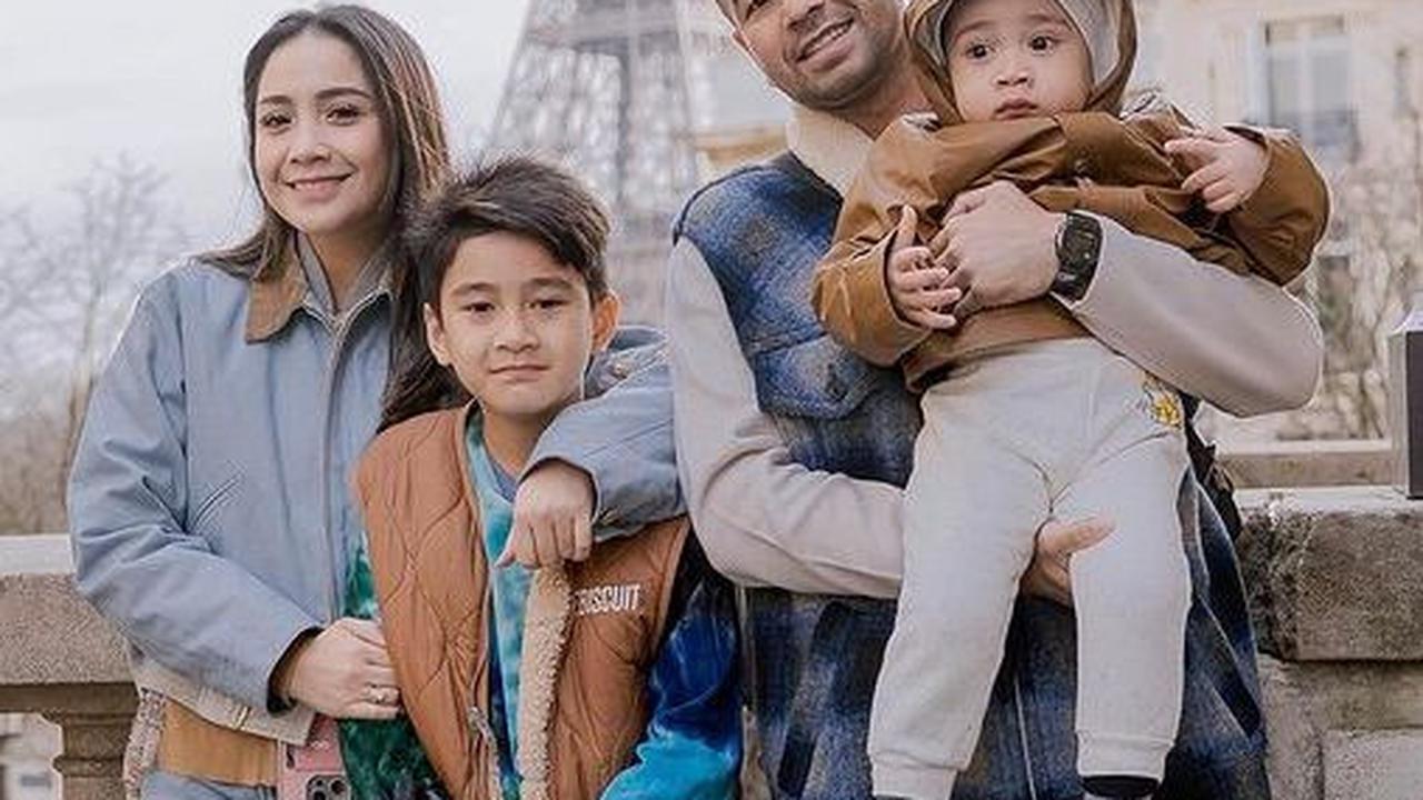 Foto-foto Terbaru Raffi Ahmad dan Keluarga Liburan di Prancis: Awal Mesra Akhir Berantem