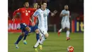 Aksi Lionel Messi saat Argentina menekuk Cile 2-1 pada laga kualifikasi Piala Dunia 2018 zona CONMEBOL di Stadio Nacional Julio Martinez Pradanos, Santiago, Jumat (25/3/2016) WIB.  (REUTERS/Rodrigo Garrido)