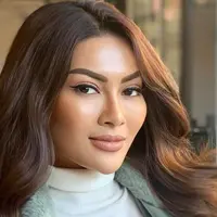 Delia Yasmine Nadim (https://www.instagram.com/p/CrGDQA2BhrU/?img_index=1)