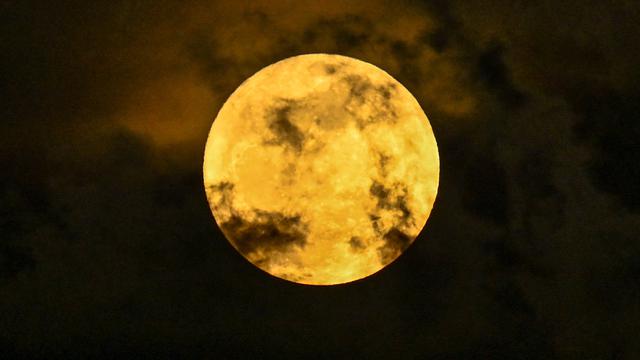 Fenomena supermoon di Aceh