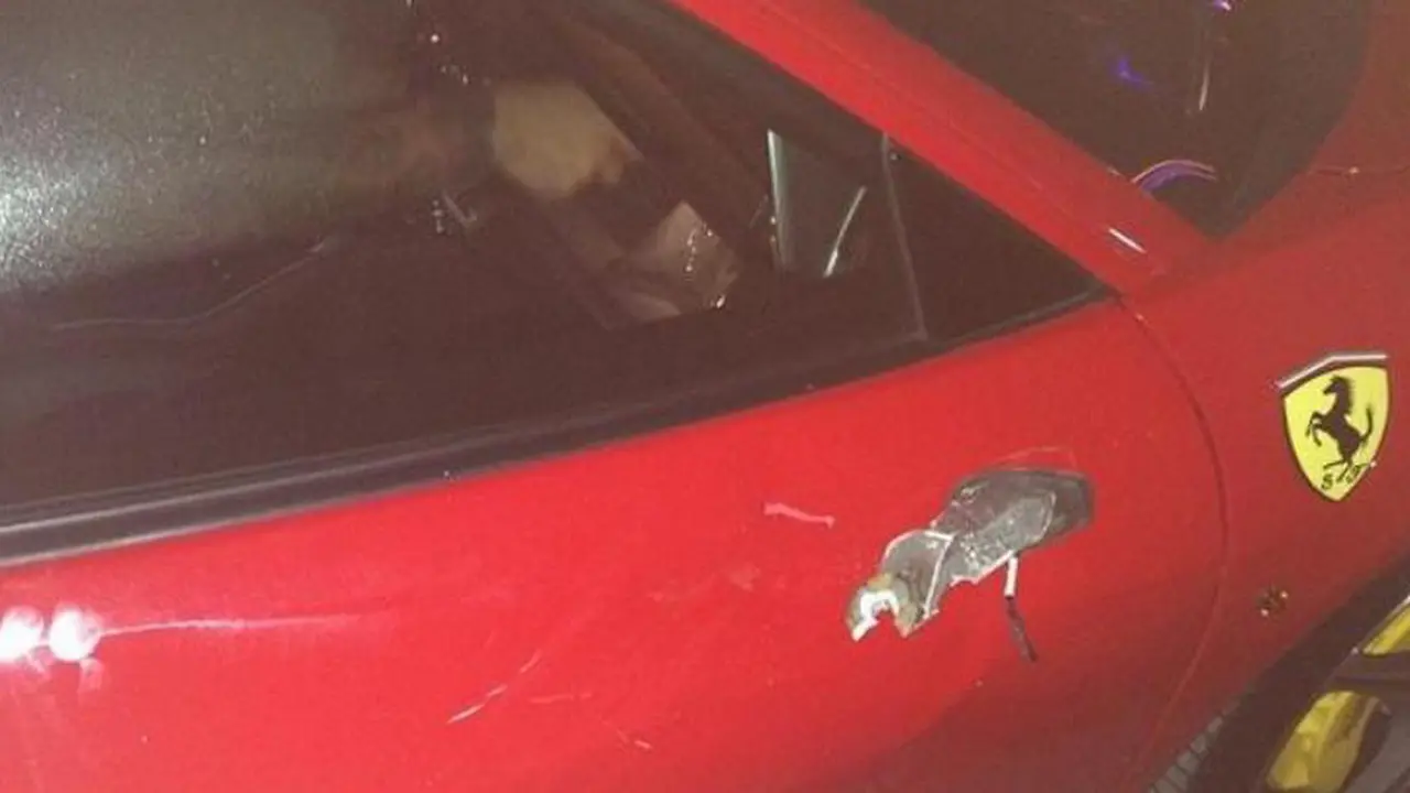 Artis Amerika Ini Bikin Penyok Ferrari Sewaan 