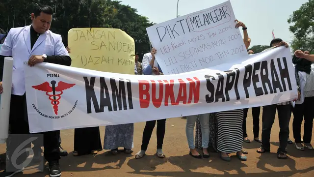 20150907-Dokter Muda Demo Tuntut Pengembalian Ijazah di Depan Istana-Jakarta