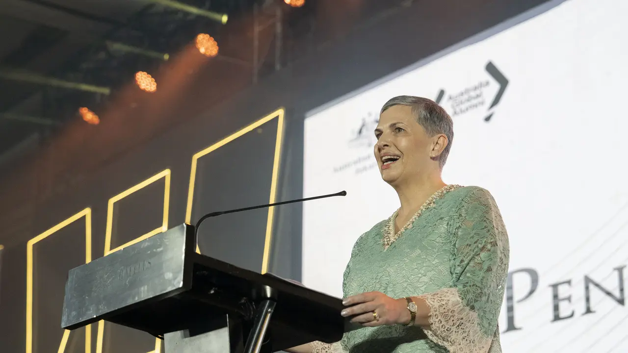 Penny Williams di Gala Dinner Alumni Australia 2023