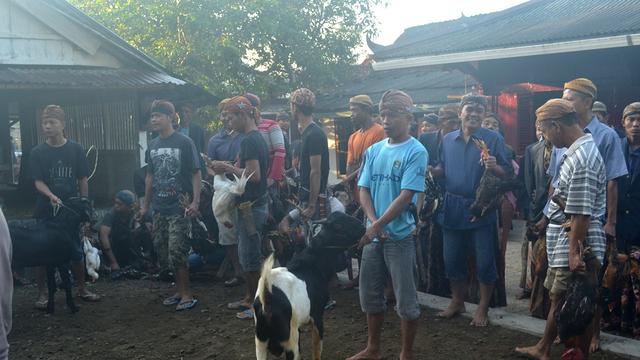 Ilustrasi - Tradisi Punggahan Sadaran, menyambut bulan puasa komunitas kejawen di Panembahan Banokeling, Pekuncen, Banyumas. (Foto: Liputan6.com/Muhamad Ridlo)