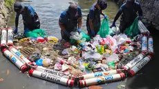 Sebagai bentuk tanggung jawab sosial dan lingkungan (TJSL), BRI melalui BRI Peduli menghadirkan program &ldquo;Jaga Sungai, Jaga Kehidupan&rdquo; bekerja sama dengan Yayasan Sungai Watch. Program ini fokus memulihkan kebersihan sungai, salah satunya di Tukad Badung, Denpasar, dengan memasang jaring penahan sampah dan mencegah limbah rumah tangga masuk ke laut. (Sumber: BRI Peduli)