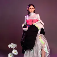 Murid dari Istituto Di Moda Burgo Indonesia menampilkan koleksi yang bernuansa nusantara dengan sentuhan elegan khas Italia (Foto: IMB)