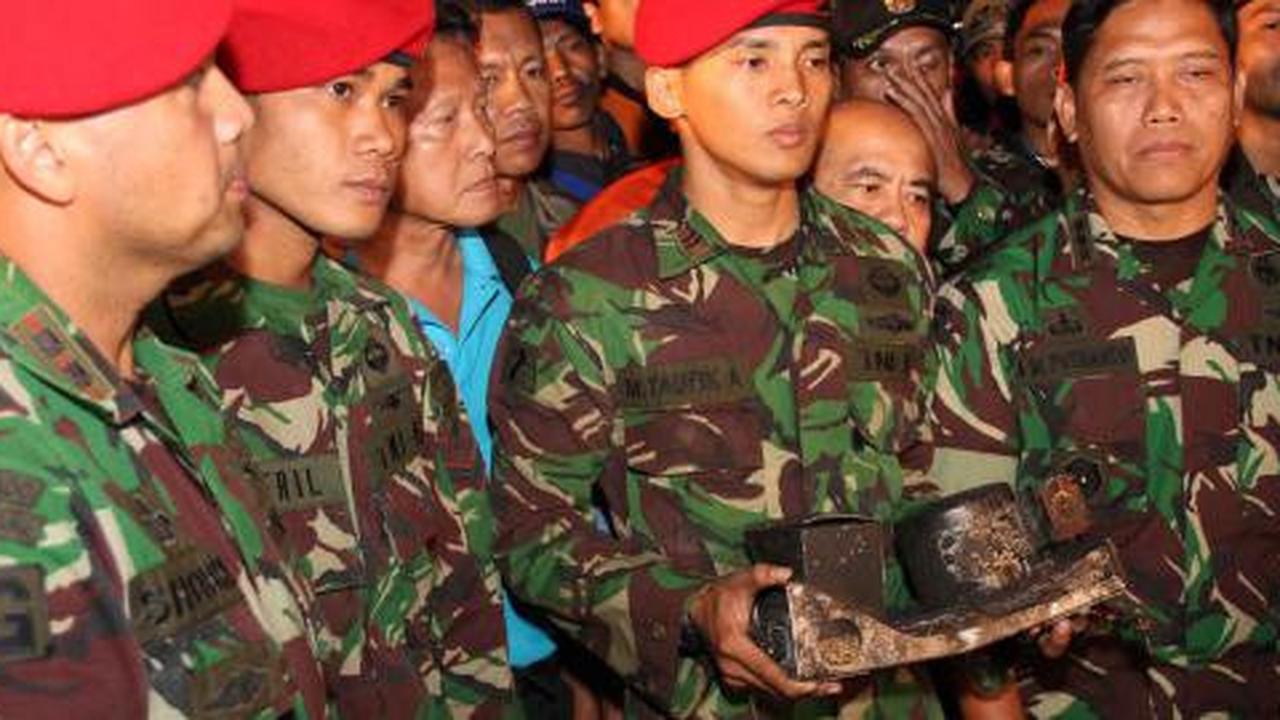 Kotak hitam Sukhoi ditemukan dalam kondisi terbakar