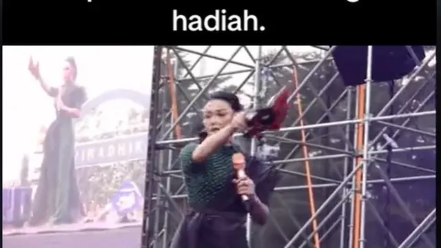 Krisdayanti Kasih Sepatu Mewahnya ke Penonton Saat Konser, Berapa Harganya?