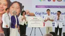 Wakil Menteri Kesehatan Dante Saksono Harbuwono didampingi perwakilan Persatuan Dokter Gigi Indonesia (PDGI), Asosiasi Fakultas Kedokteran Gigi Indonesia (AFDOKGI), dan Asosiasi Rumah Sakit Gigi dan Mulut Pendidikan Indonesia (ARSGMPI) meninjau pelaksanaan pemeriksaan kesehatan gigi dan mulut bagi siswa dalam rangkaian Bulan Kesehatan Gigi Nasional (BKGN) 2026 di SDN Menteng 01, Jakarta, Kamis (17/9/2026). (KLY/Budy Santoso)