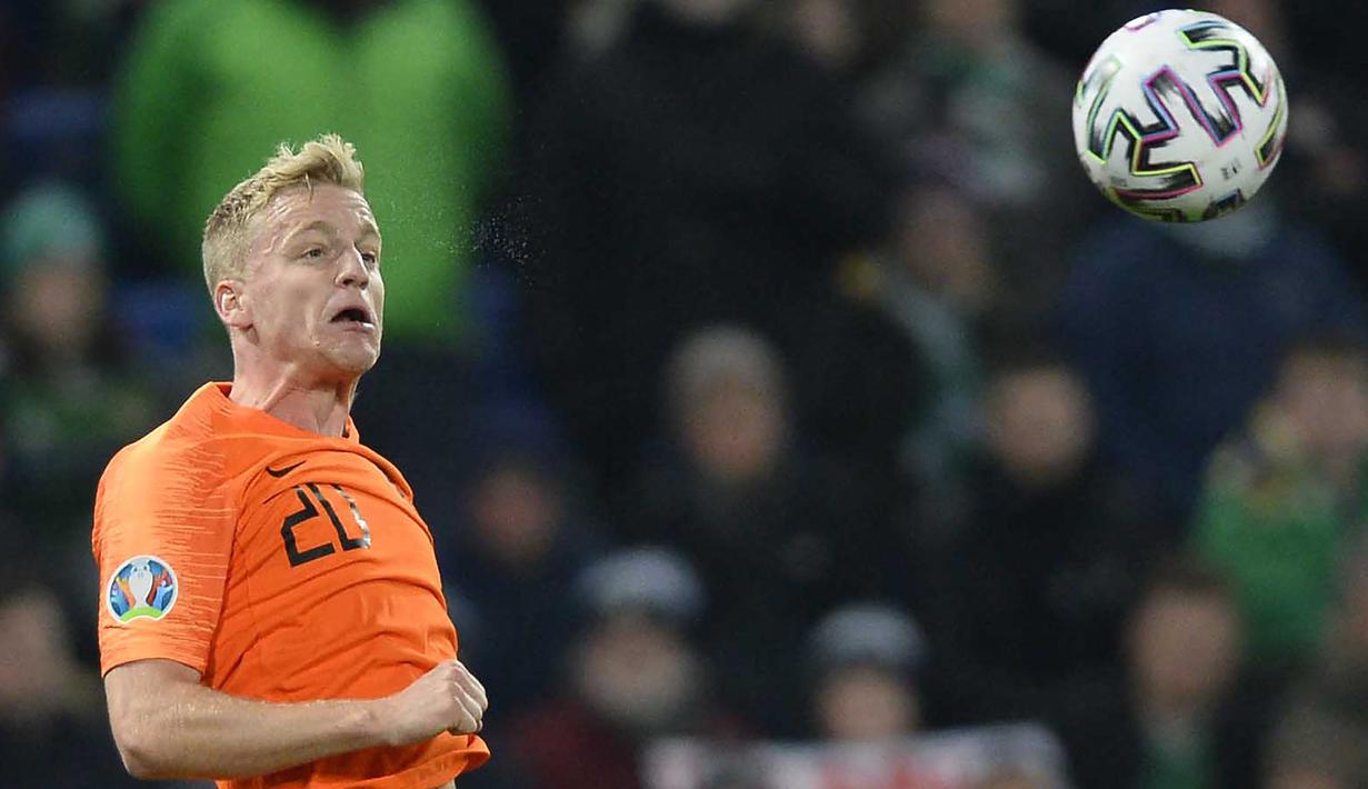 Donny Van de Beek mengalami kesulitan tampil di skuat utama setelah dirinya memutuskan pindah ke Manchester United. Ia kalah bersaing dengan Paul Pogba dan Bruno Fernandes. Hal tersebut mungkin menjadi pertimbangan pelatih Louis van Gaal untuk tidak membawa van de Beek. (Foto: AFP/Mark Marlow)