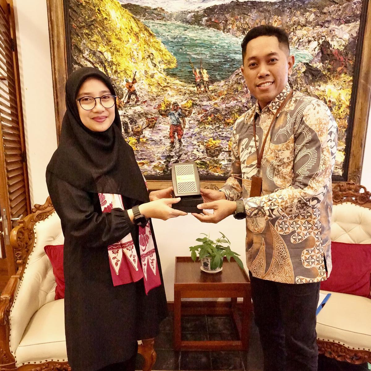 Bupati Banyuwangi Ipuk Fiestiandani Bertemu PT PLN Indonesia Power terkait pembangunan Pembangkit Listrik Tenaga Surya