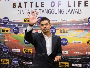 Pesepak bola Bambang Pamungkas usai menjadi motivator dalam acara Battle of Life di Usmar Ismail Hall, Jakarta, Kamis (28/4/2016). (Bola.com/Vitalis Yogi Trisna)