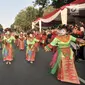 Penari Ondel-Ondel memeriahkan Jakarnaval 2018 di Jalan Medan Merdeka Selatan, Jakarta, Minggu (8/7). Karnaval dimeriahkan oleh beragam atraksi dan pawai budaya Nusantara. (Merdeka.com/Iqbal S Nugroho)