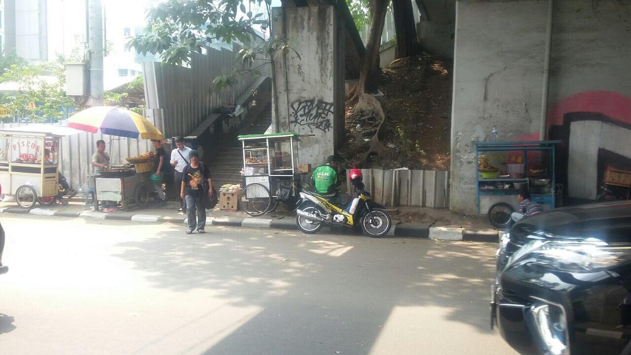PKL di Stasiun Sudirman