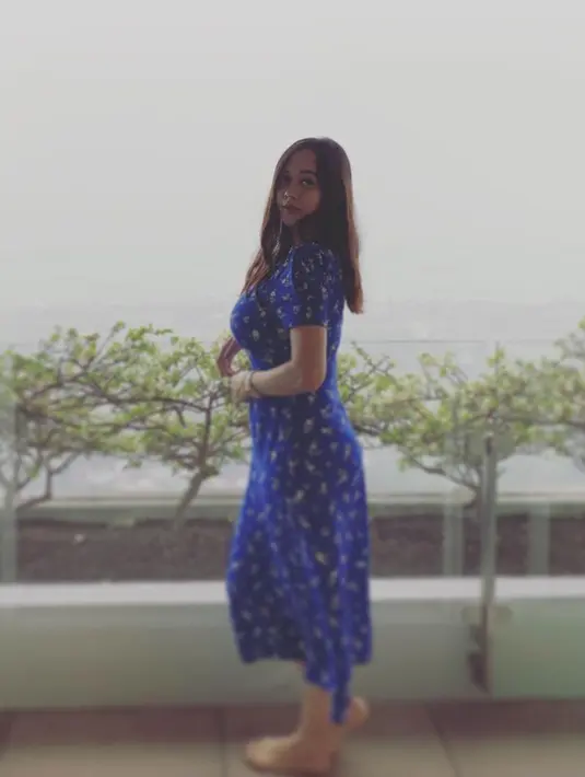 Lebih lanjut, Aura mengatakan kalau dirinya bisa menemukan kebahagiaan lewat interaksi dengan binatang. Sedangkan barang branded  yang dikoleksi justru lebih mudah membuatnya sedih ketika rusak. (Instagram/aurakasih)