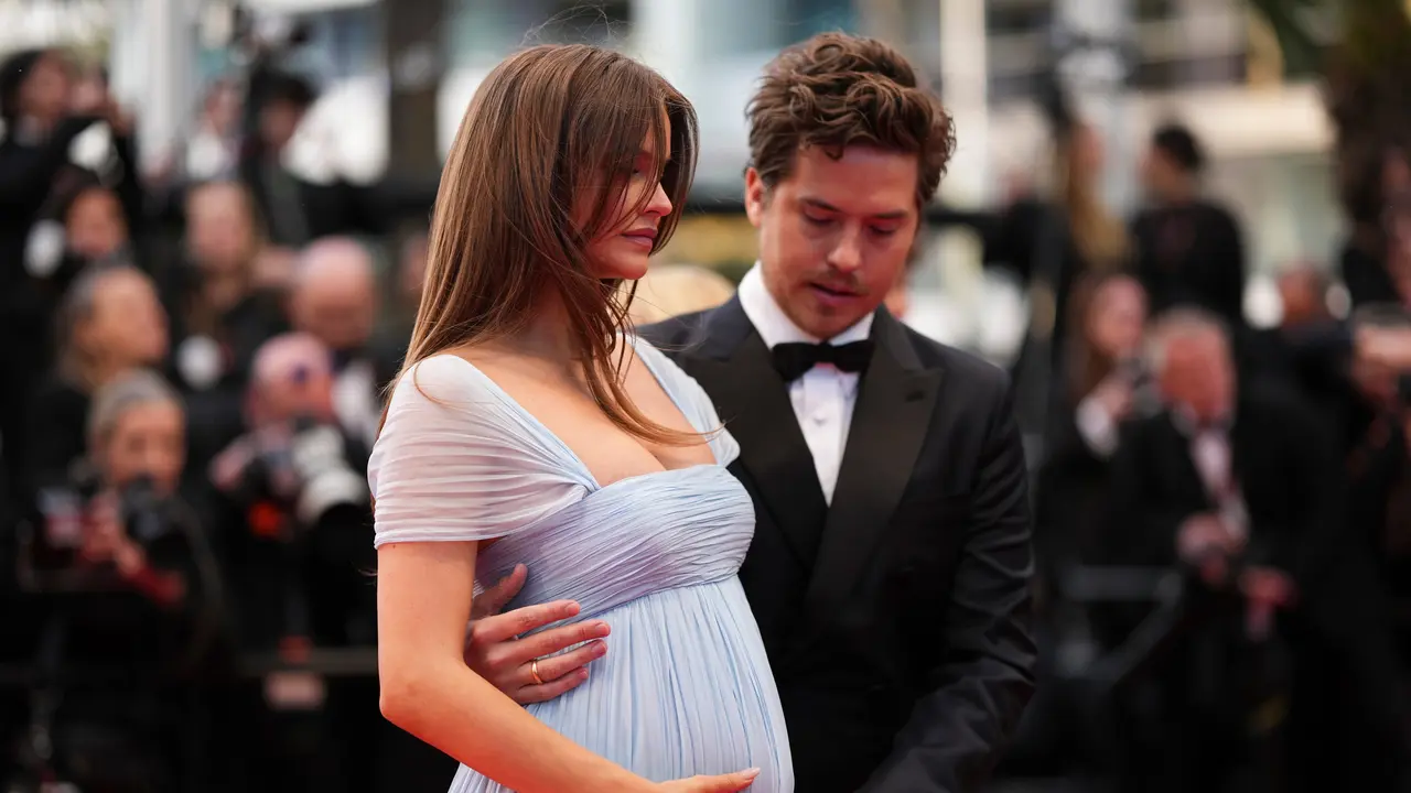 Barbara Palvin dan Dylan Sprouse siap sambut kehadiran anak pertama