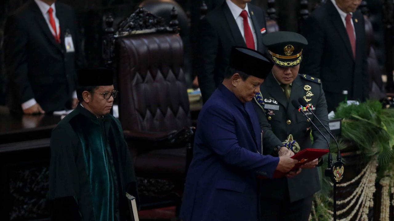 VIDEO: Menggelegar! Pidato Perdana Prabowo Bikin Jokowi Berdiri, Satu Ruangan Heboh Tepuk Tangan