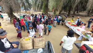 Kegiatan Lapak Sayur Galia untuk penyintas banjir bandang Aceh. (dok. Aliansi Komunitas Rakyat Indonesia untuk Sumatera)