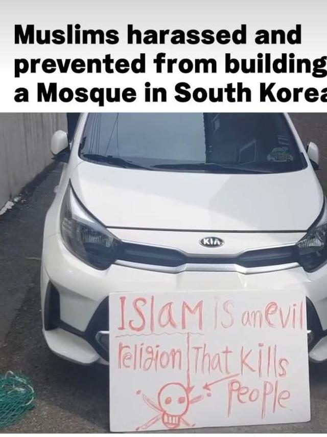 Spanduk kasar penolakan pembangunan Masjid di Korea Selatan