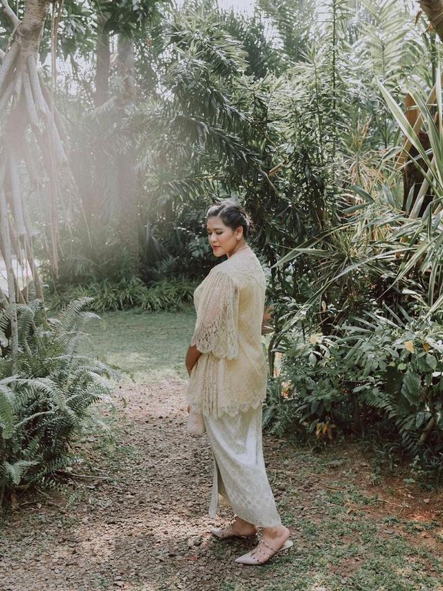 6 Potret Kahiyang Ayu Usai Melahirkan Anak Kedua, Curi Perhatian