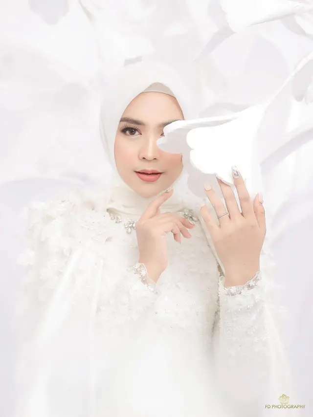 [Fimela] Prewedding Ria Ricis dan Teuku Ryan