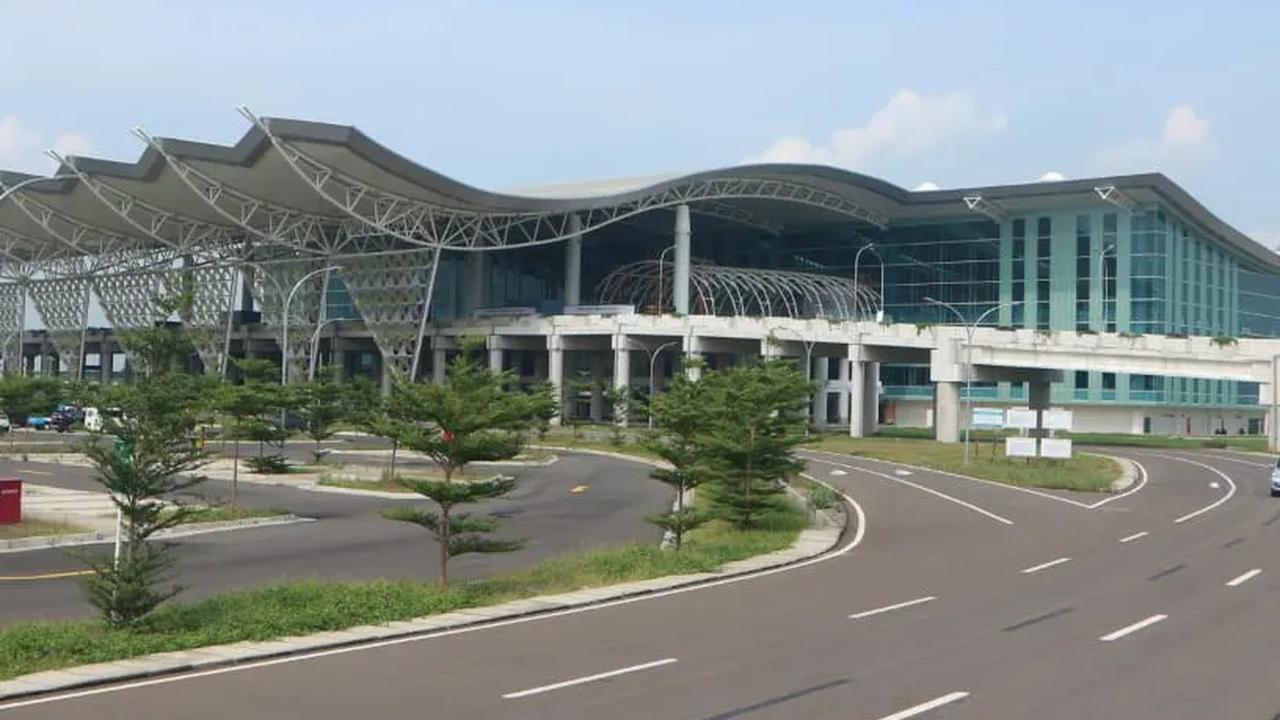 Pada 29 Oktober 2023, seluruh pesawat bermesin jet dari Bandara Husein Sastranegara akan dipindahkan ke BIJB Kertajati seiring dengan kepastian operasional penuhnya fasilitas tersebut.
