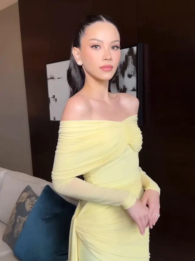 Bridal Luncheon Alyssa Daguise pakai yellow butter. [@rhay_david]