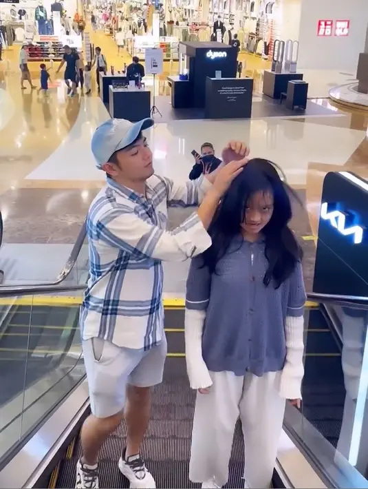 Meski demikian, Nicky Tirta bersyukur karena bisa mengikuti perkembangan putrinya dari kecil hingga remaja. [Instagram/nickytirta]