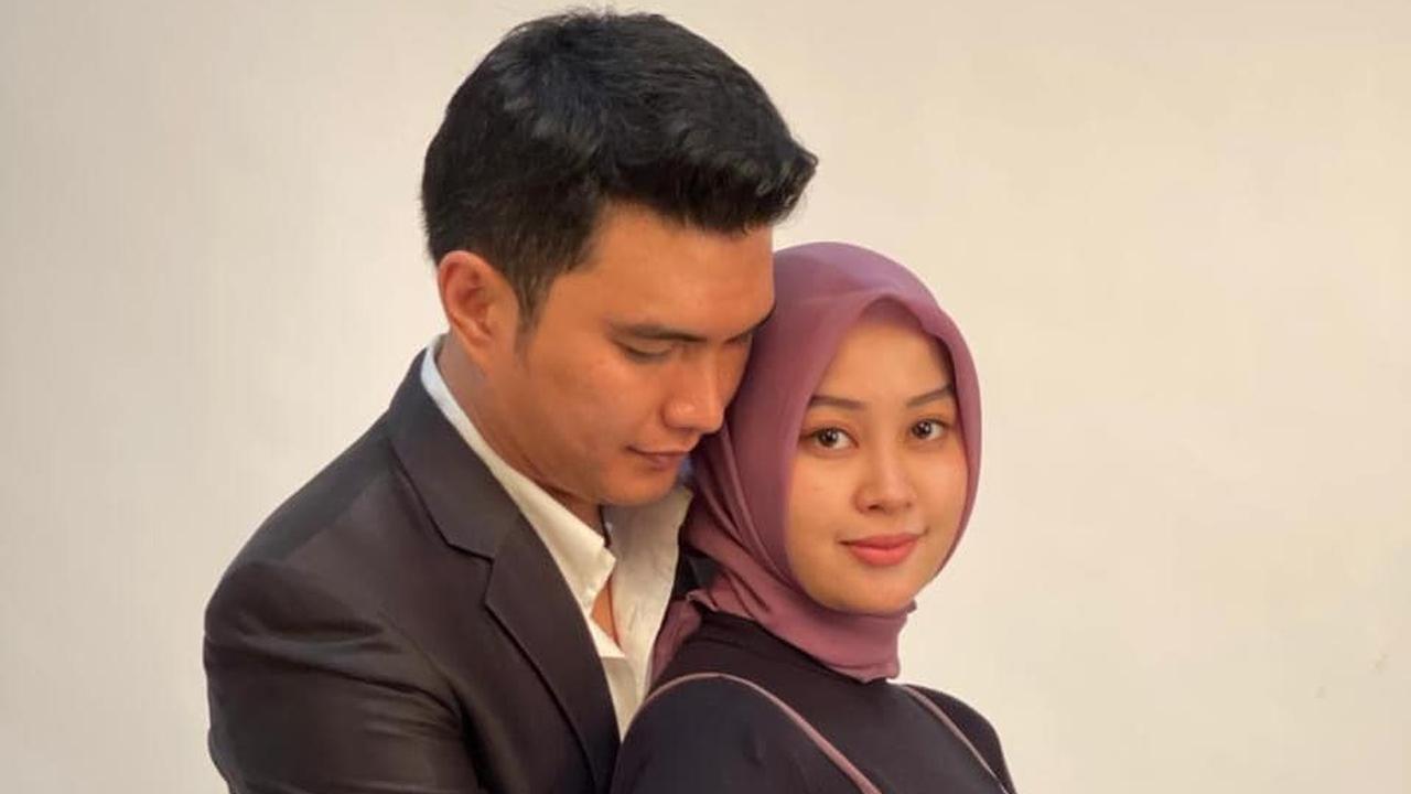 6 Potret Romantis Aldi Taher dan Sang Istri yang Kini Tengah Hamil