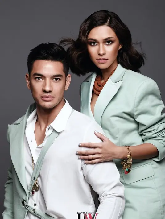 Jalani pemotretan dengan sang suami Andrew White, Nana Mirdad tampil menawan dengan makeup smoke eyes. Penataan rambut pemain film Persepsi ini pun memberikan kesan elegan. (Liputan6.com/IG/@nanamirdad_)