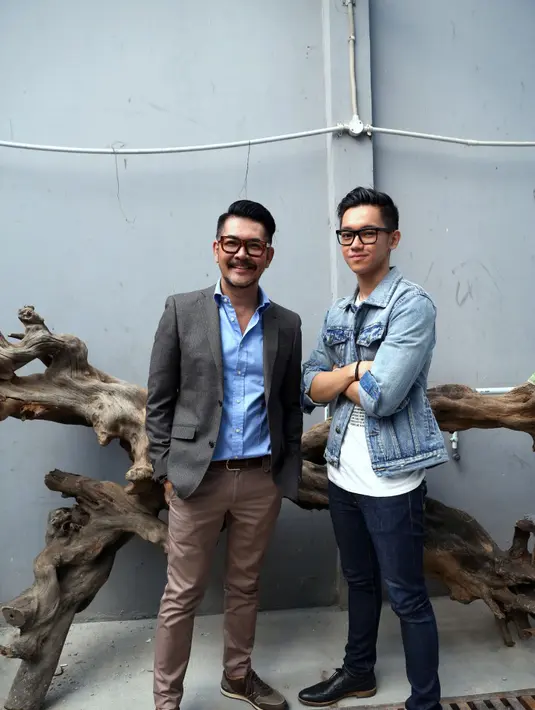 Brandon dan ayahnya, Ferry Salim, rupanya punya selera fashion yang berbeda meski kerap disebut pasangan ayah dan anak yang sama-sama kece. (Nurwahyunan/Bintang.com)