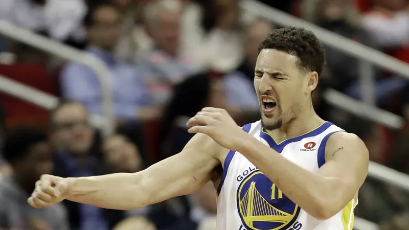 Selebrasi Klay Thompson saat lawan Rockets