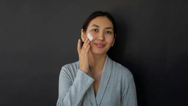 Rutinitas Skincare yang Tepat untuk Menjaga Skin Barrier di Cuaca Ekstrem