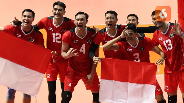 Foto: Kegembiraan Timnas Bola Voli Putra Indonesia saat Catatkan Hattrick Emas SEA Games di Kamboja