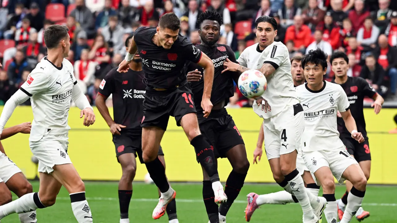 Foto: Perjuangan Kevin Diks dkk Curi Poin di Markas Bayar Leverkusen