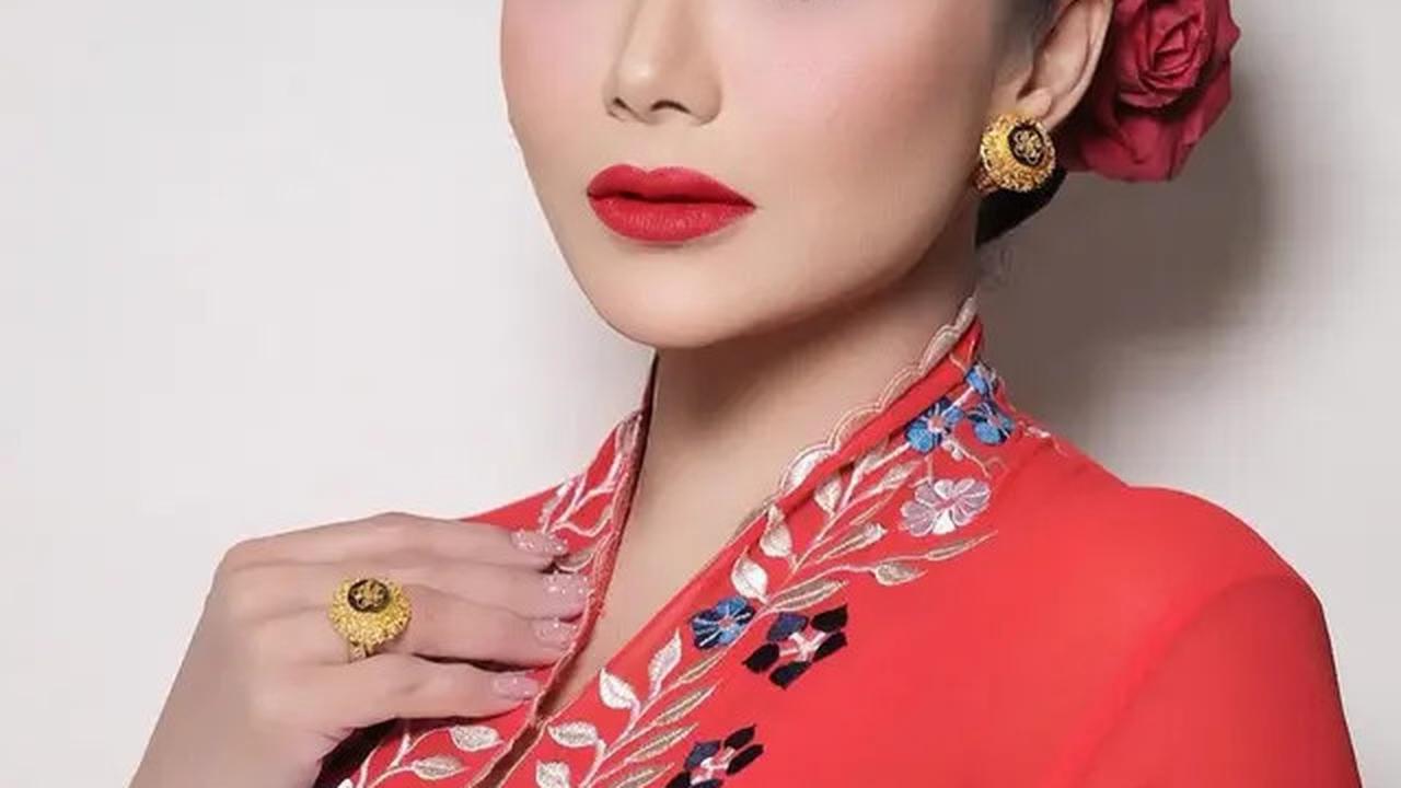 8 Inspirasi Batik dan Kebaya Merah Putih ala Kris Dayanti, Cocok untuk Hari Kemerdekaan 17 Agustus 1945 HUT RI ke-80